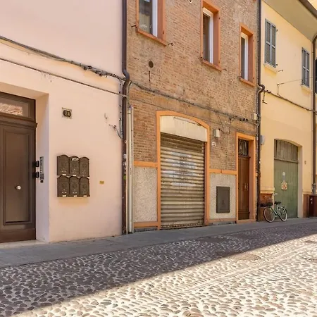Modern In The Center 500m From The Estense Castle Apartment